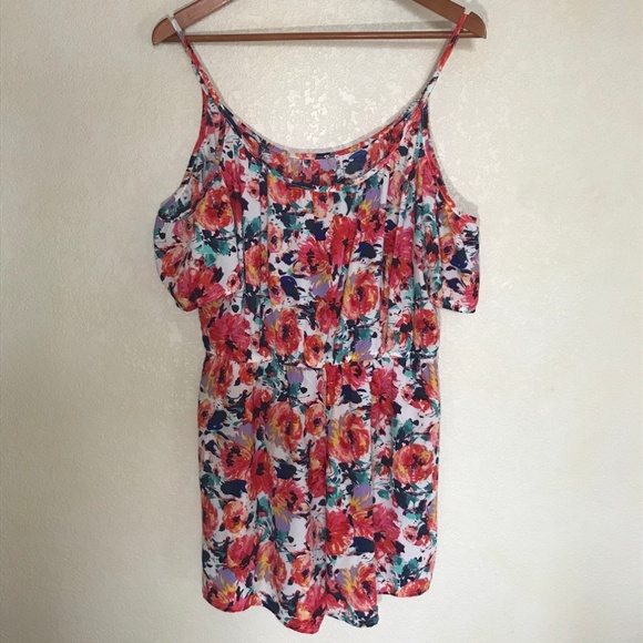 BNWT Floral Cold Shoulder Romper - Large - Picture 3 of 6